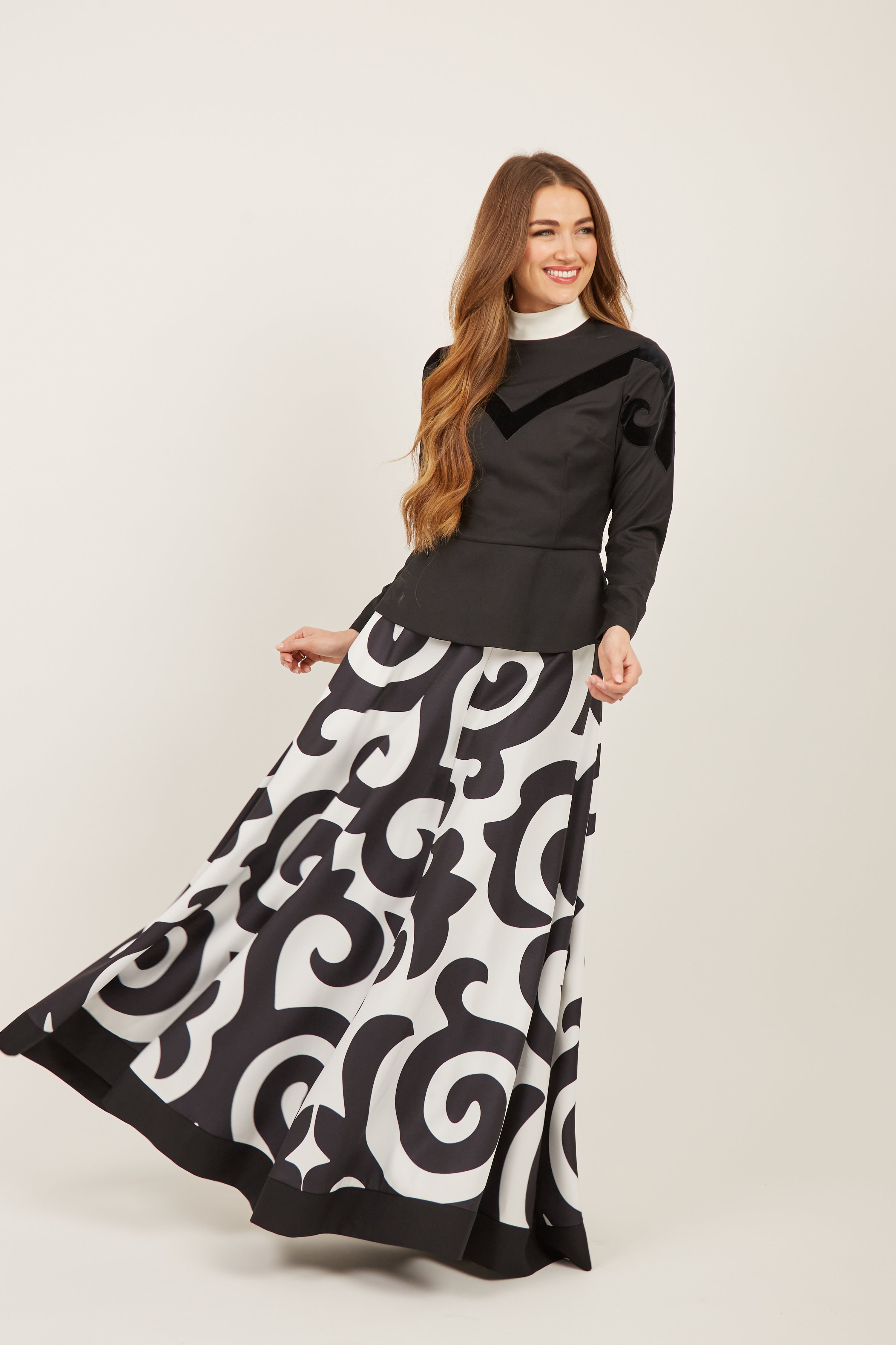 Euphoria silkway skirt white and black