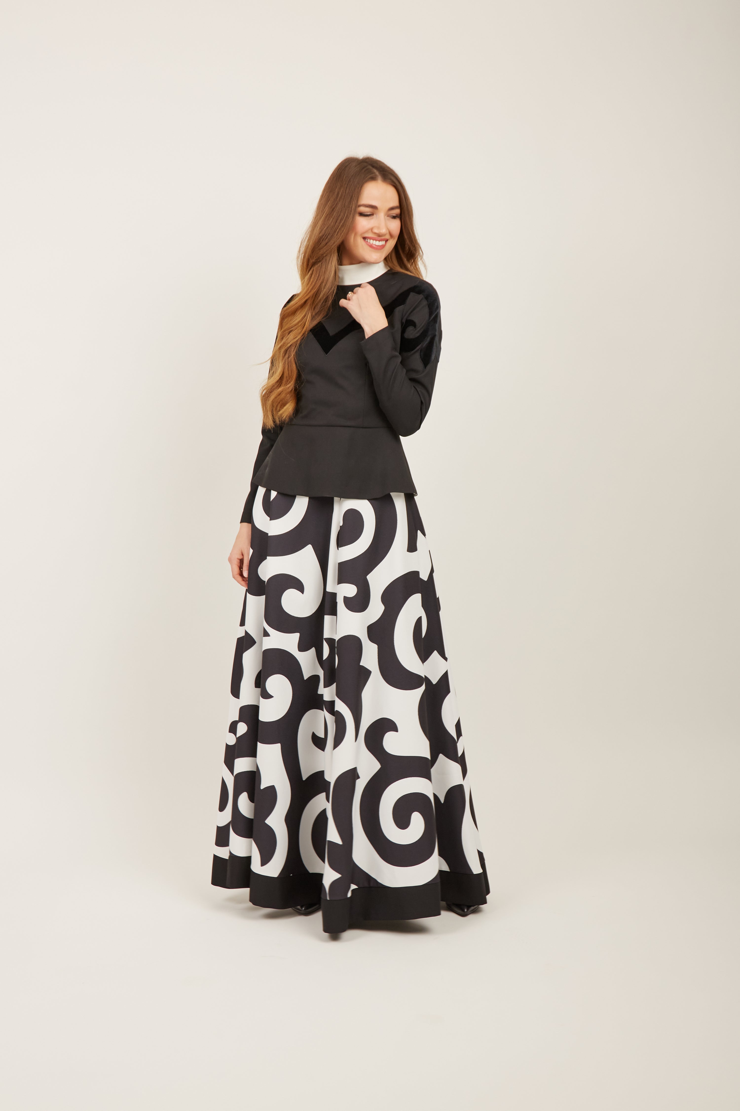 Euphoria silkway skirt white and black