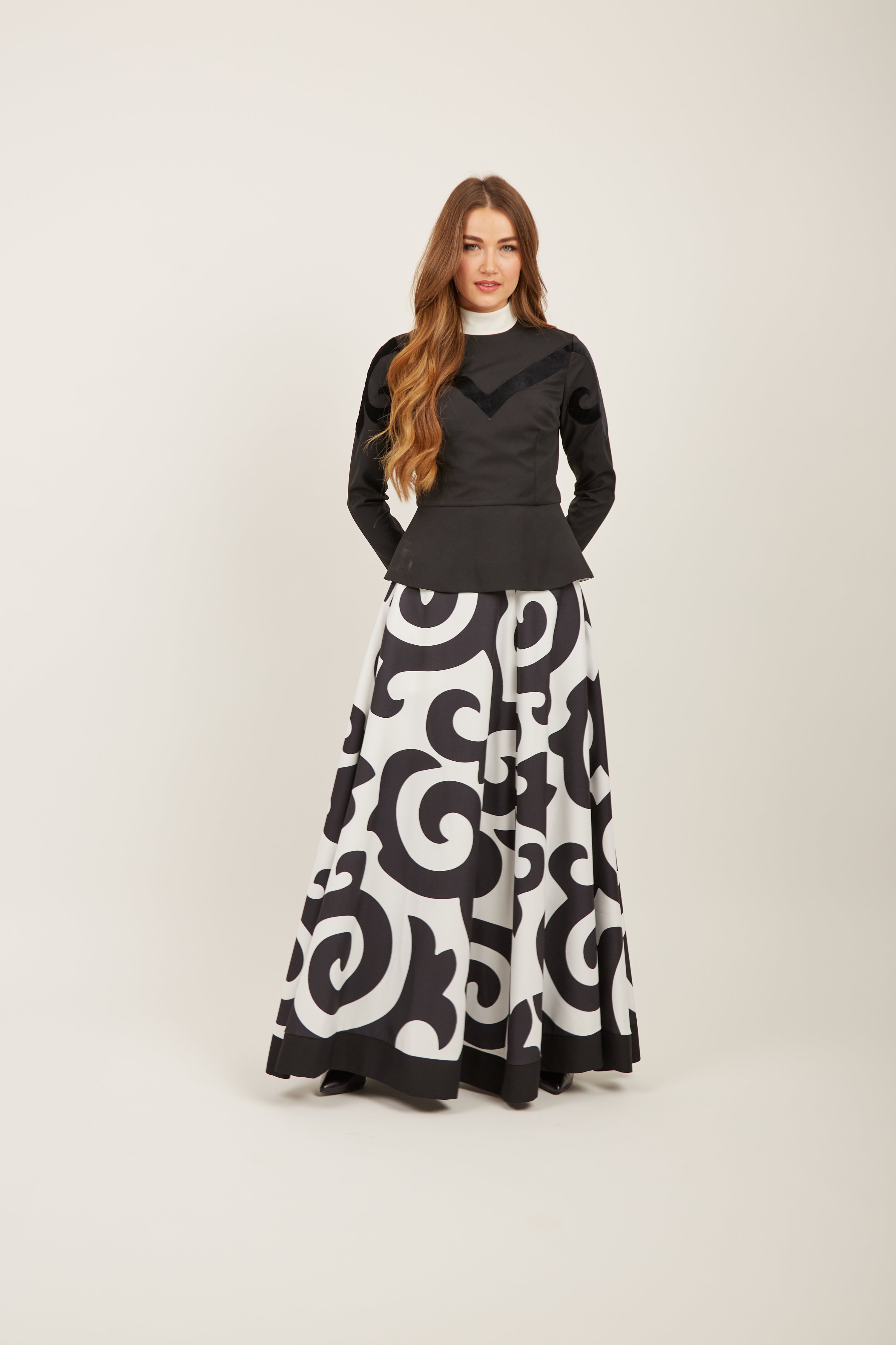 Euphoria silkway skirt white and black