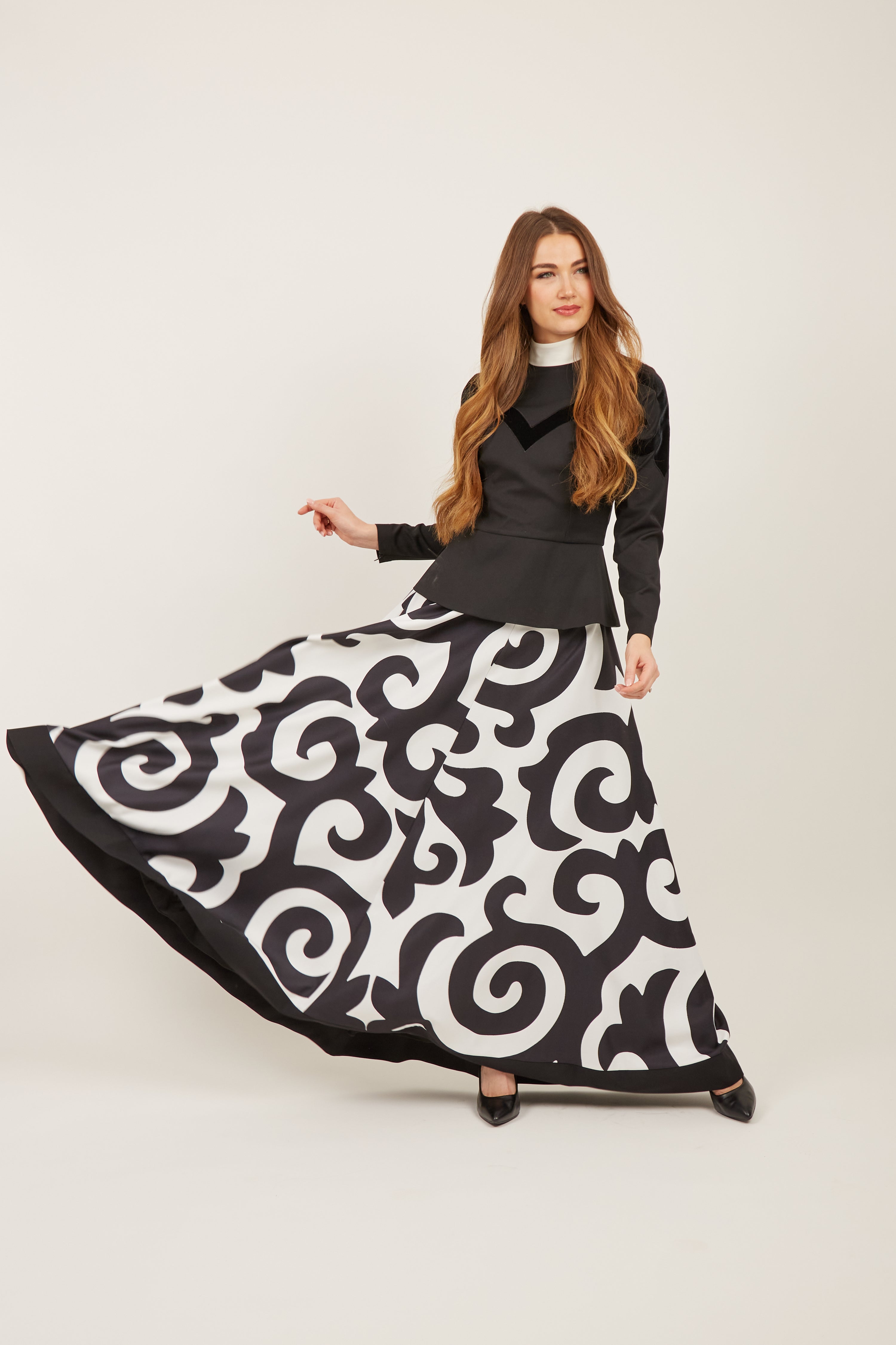 Euphoria silkway skirt white and black