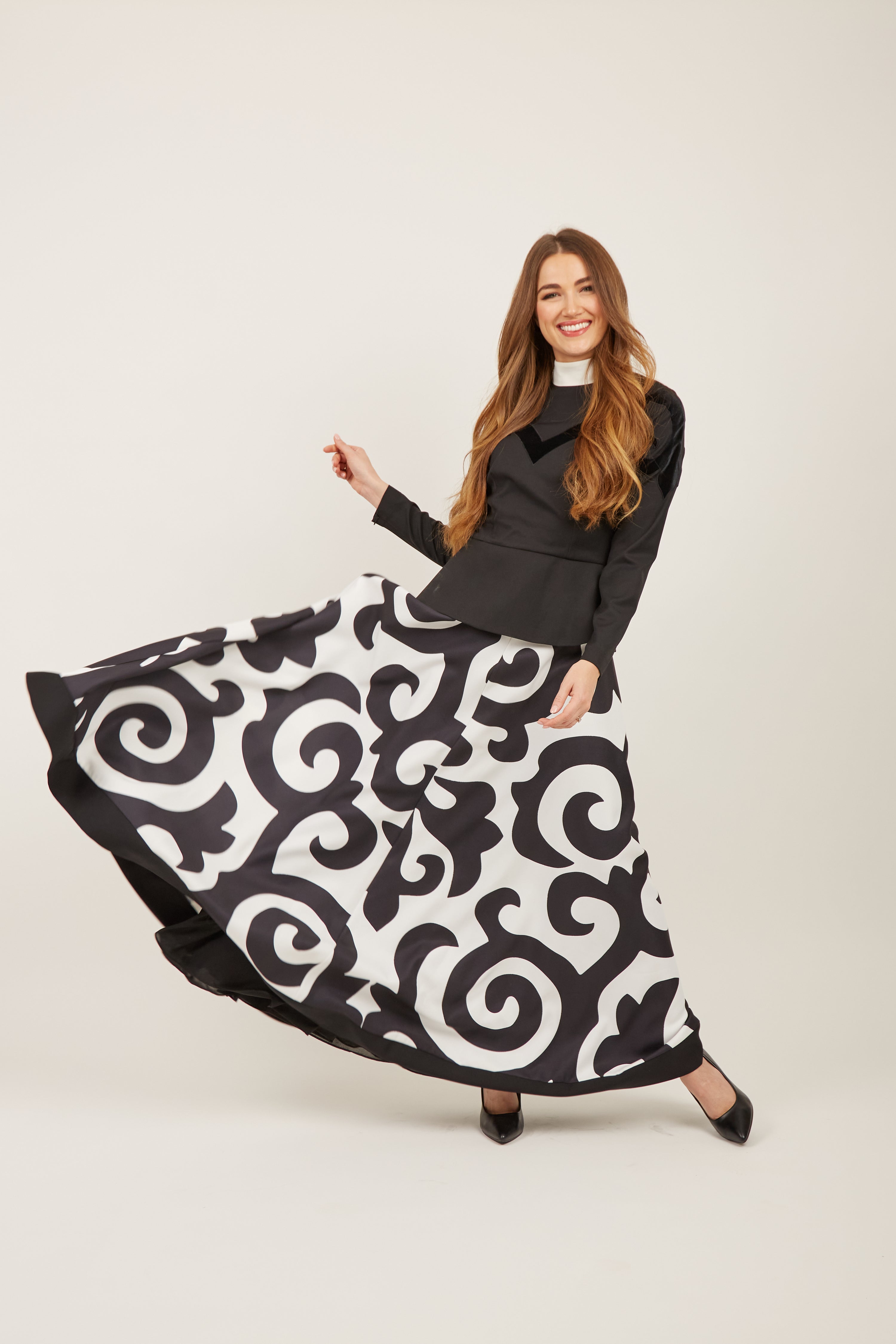 Euphoria silkway skirt white and black