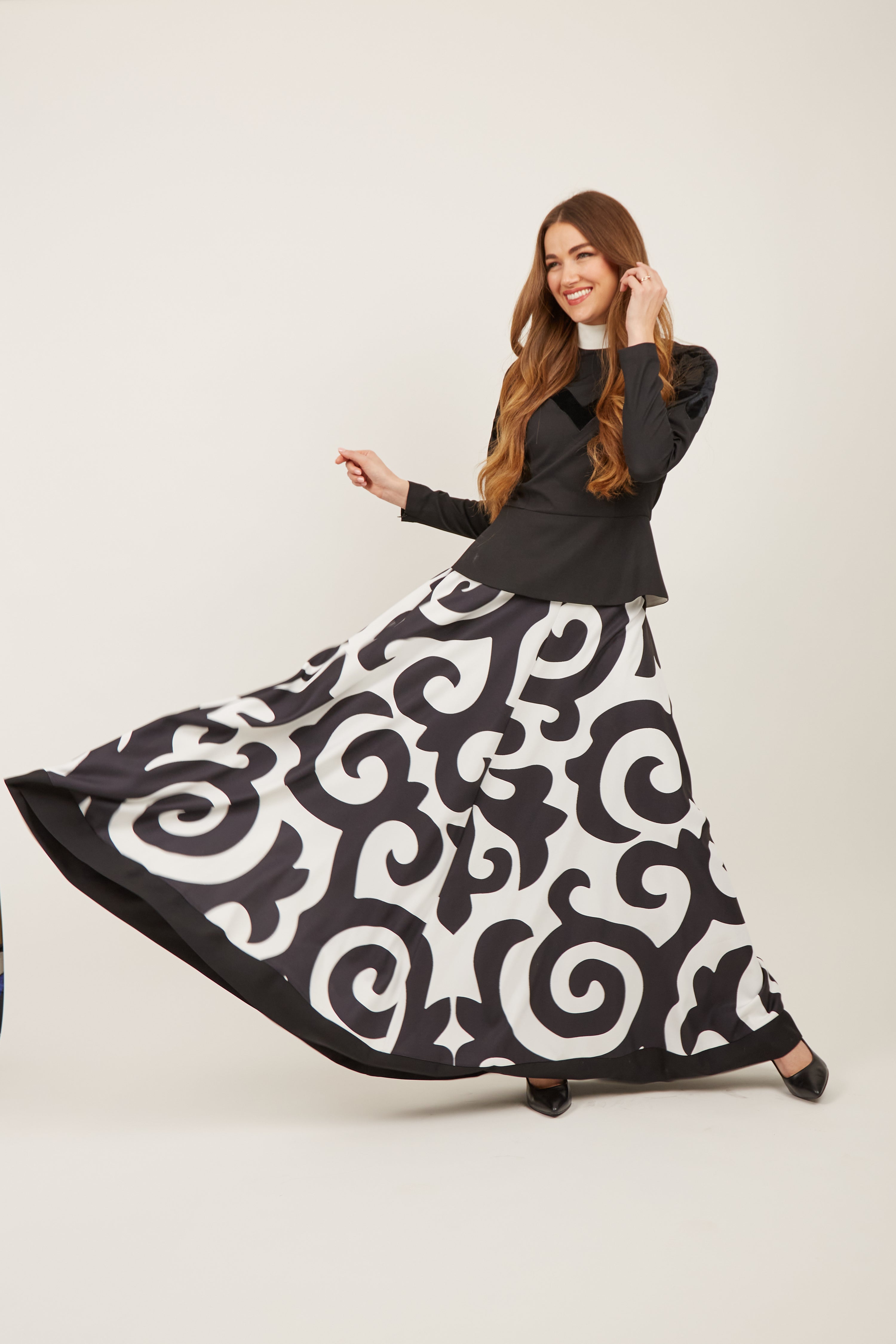 Euphoria silkway skirt white and black