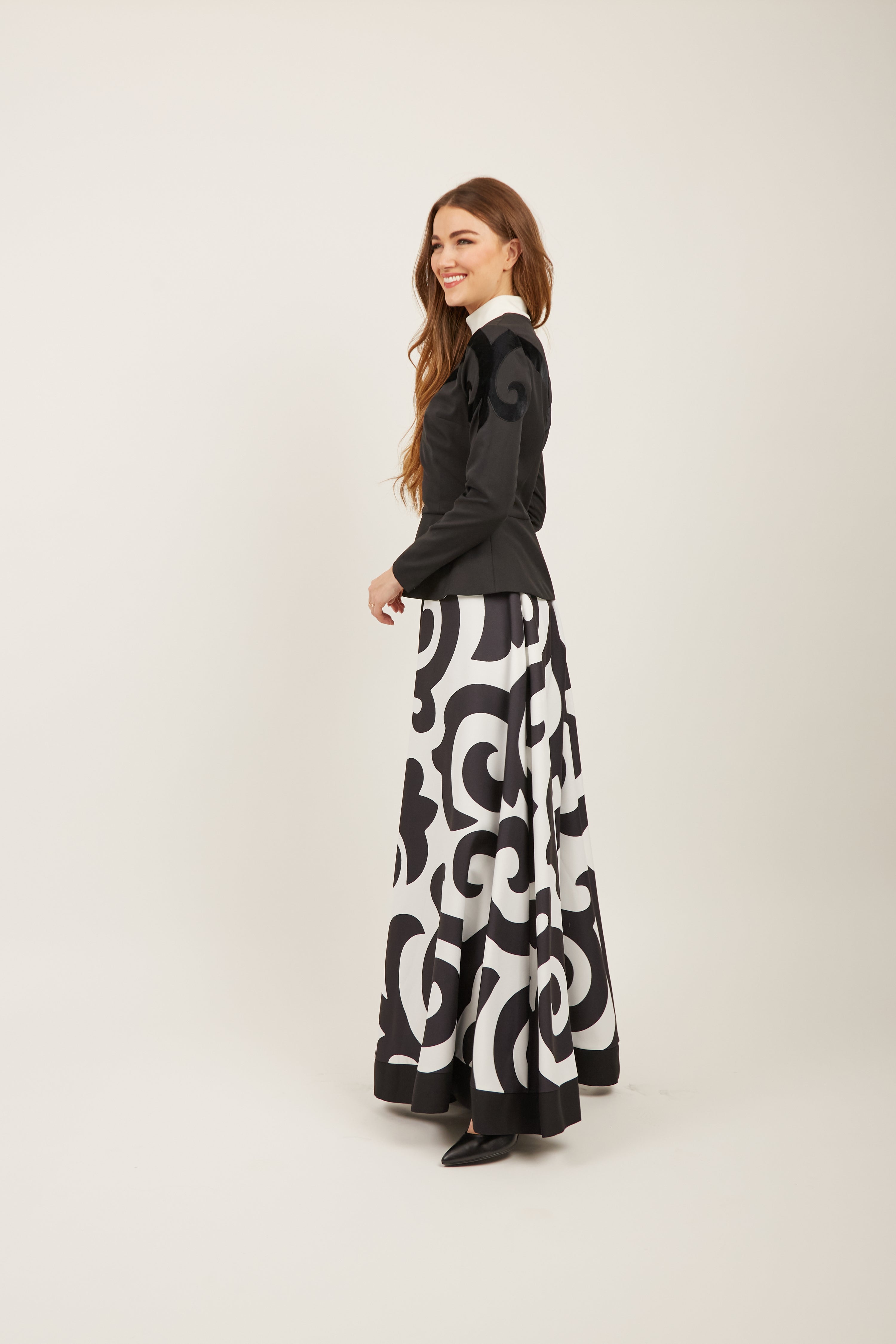 Euphoria silkway skirt white and black